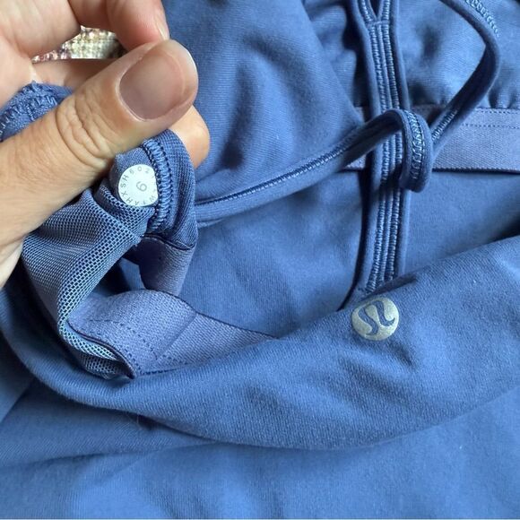 Lululemon size 6 Blue Women's Racerback Spaghetti Strap Tank Top lightweight - Picture 8 of 8